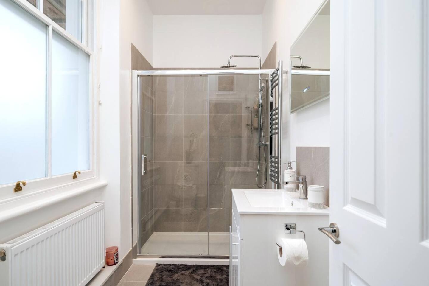 Niru Experience Pearl Of Ifield Road Apartamento