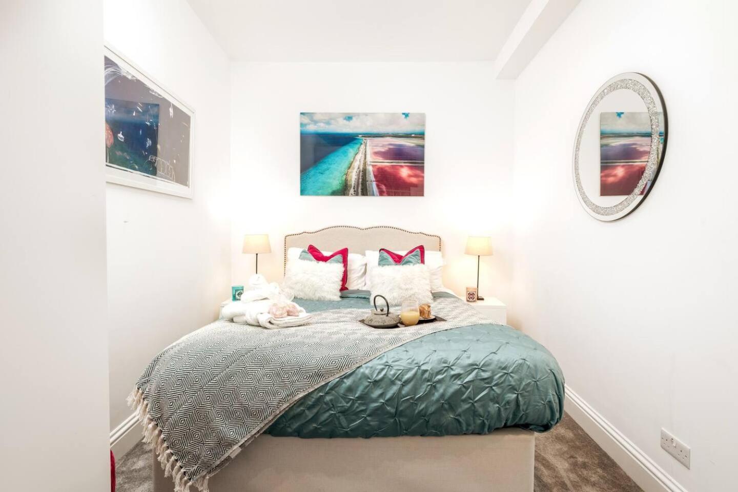 Niru Experience Pearl Of Ifield Road 5bd 3ba Londres